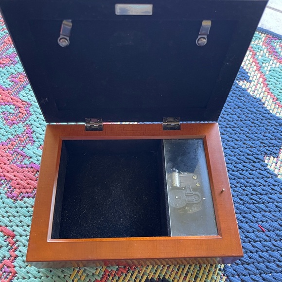 Cottage Garden Mother Woodgrain Traditional Music Box Plays You Light Up My Life - Picture 4 of 7